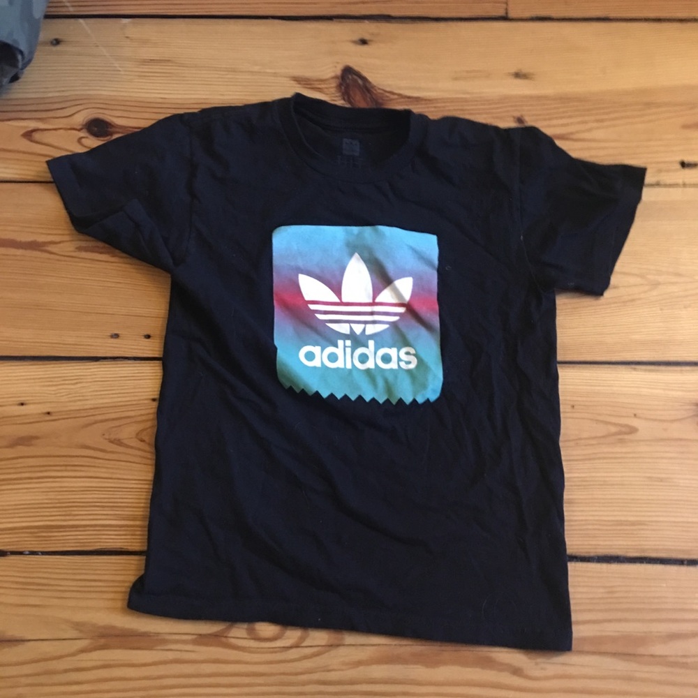 Adidas girl/boy shirt small
